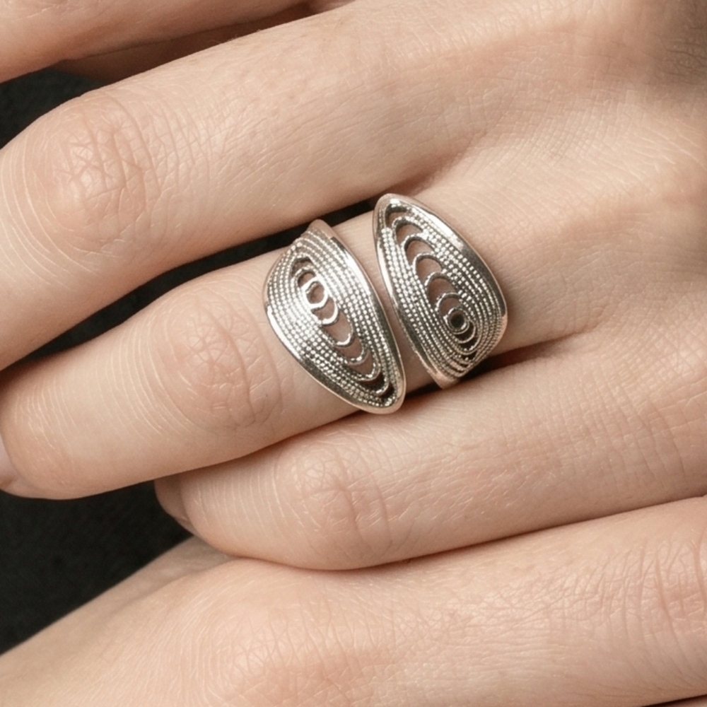 Elegant Silver Women's Ring